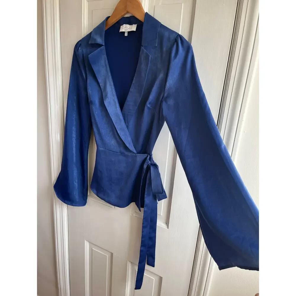 ✨ L'Academie The Wrap Blouse in Navy Blue | Satin Luxe Sz S | Revolve✨ - Picture 4 of 8